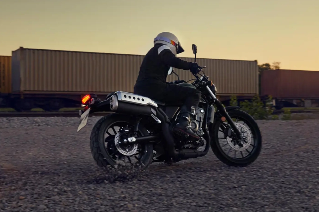 Détail de la selle et du réservoir de la Honda CL500