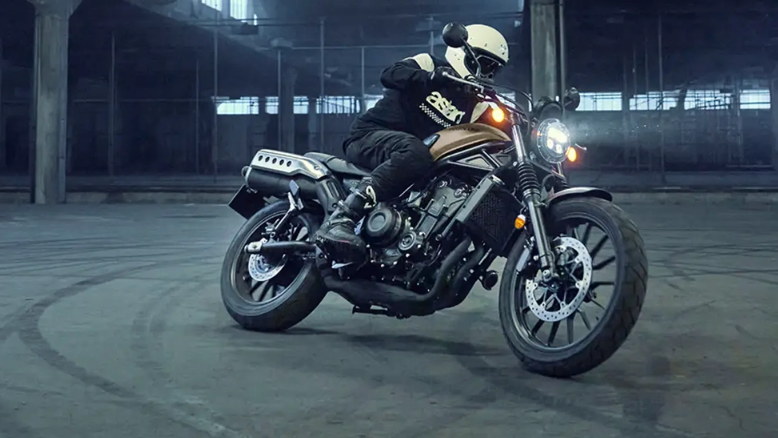 Tableau de bord numérique de la Honda CL500