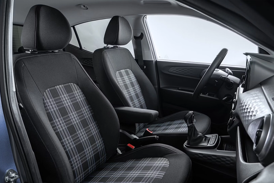 Intérieur moderne de la Hyundai i10 avec écran tactile