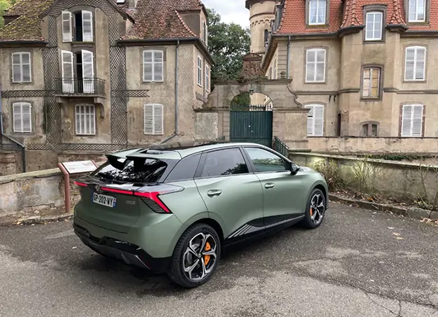 MG4 XPOWER électrique en conduite dynamique sur route