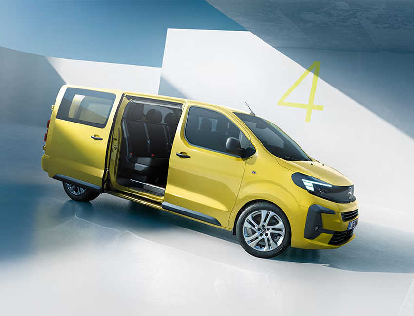 Cabine spacieuse de l’Opel Vivaro avec rangements
